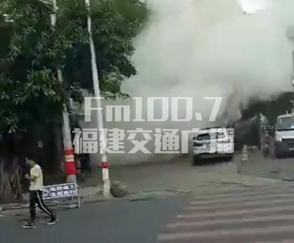 廈門市海滄區(qū)新陽(yáng)工業(yè)區(qū)二號(hào)路口發(fā)生蒸汽管爆炸